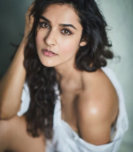 Angira Dhar Insta Feb 10_438x500