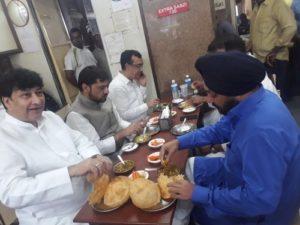 Cong Leader Eating For Fasting_500x375