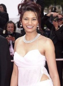 Diana Hayden 1 Insta_293x400