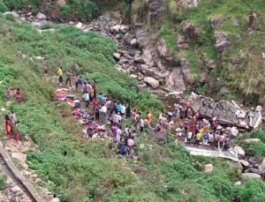Bus Falls In Gorge In Uttarakhand_500x381