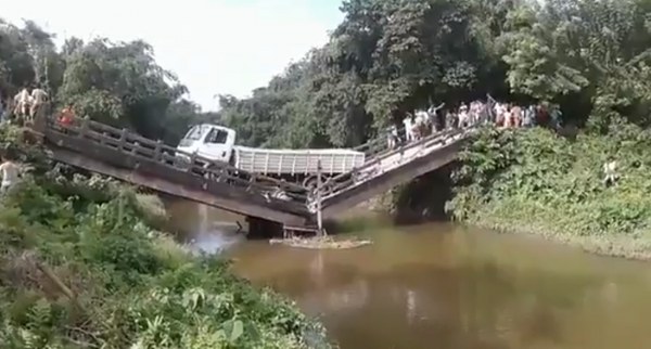 Bridge Collapse Siliguri_600x322