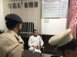 Rahul Gandhi In Police Station 1 Photo Tweeted By Randeep Singh Surjewala 1_600x450