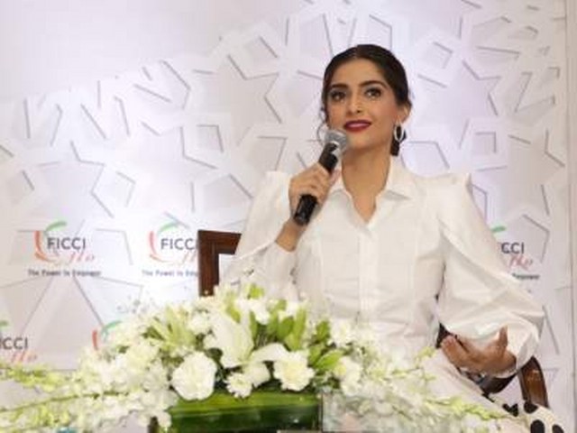 Sonam Kapoor_640x480