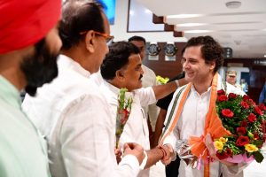 Rahul Gandhi welcomed in Mumbai by state leaders of the party INC India Twitter July 4