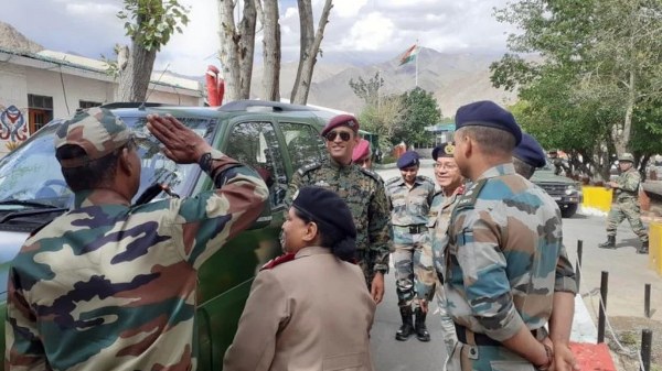 Dhoni visits Ladakh visits Army General Hospital Twitter Photo_600x337