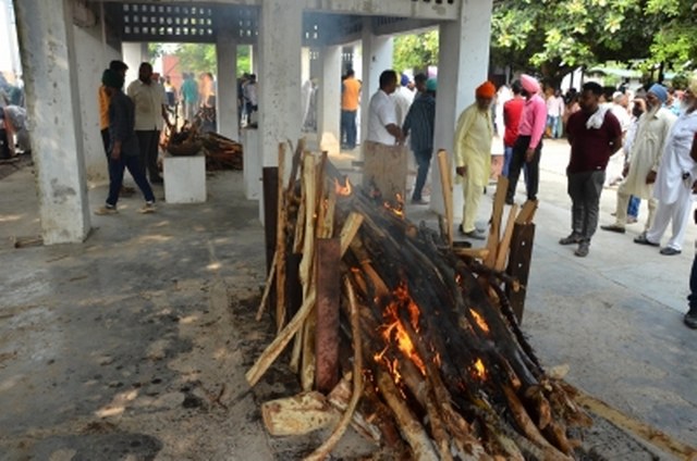 Daughter in law carry mother in law body, Beed Maharashtra_640x424