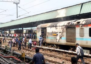 Delhi Railways Station Chandigarh Kochuvalli Express_640x455