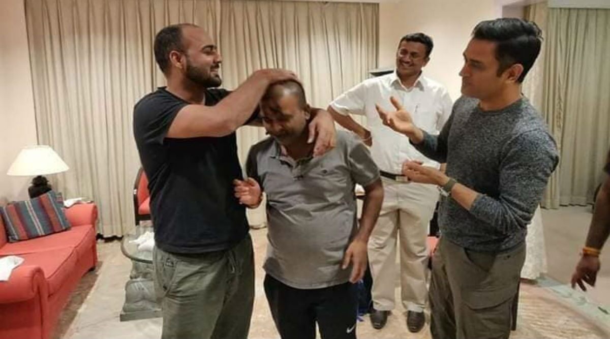 MS Dhoni enjoying with friends (Photo: IANS)