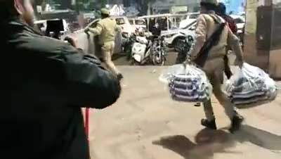 Lucknow cops seize blankets from Anti CAA protestors (Photo: IANS)