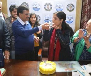 Arvind Kejriwal and Wife celebrating latter's bday
