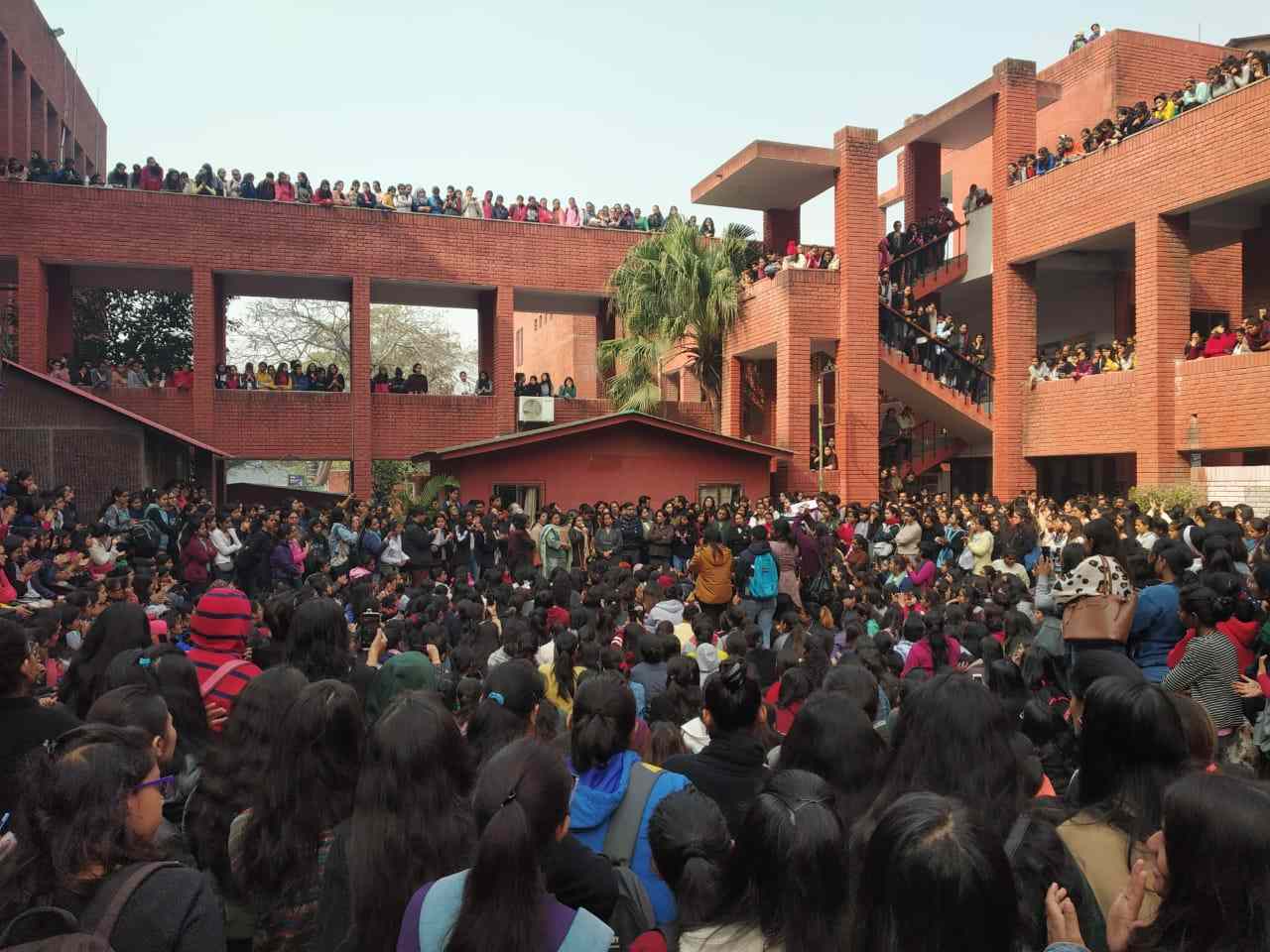 Gargi Girls College Protest Against Mass Molestation Of Girls (Photo: Twitter)