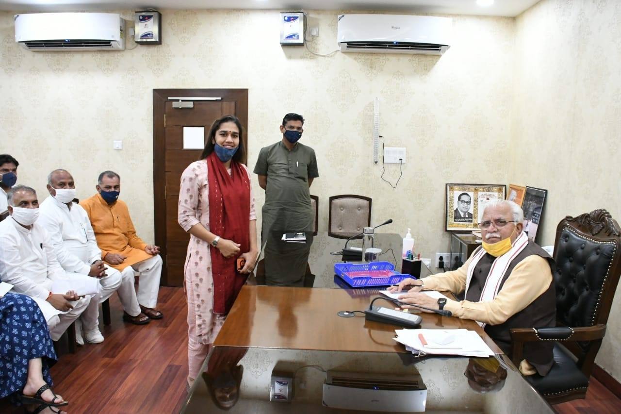 Babita Phogat quits govt job likley to join BJP