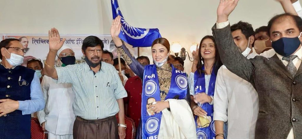 Payal Ghosh joins RPI in presence of Ramdas Athawale 1