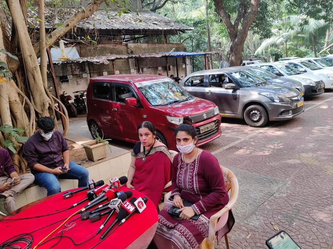 Anvay Naik wife and daughter addressed pc