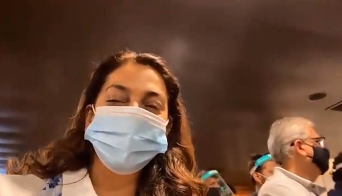 Juhi stranded at airport