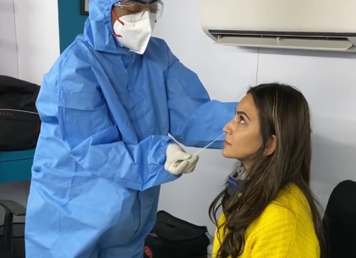 Kriti Kharbanda takes COVID test (1)