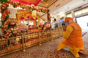 PM Modi at Rakabganj gurudwara in Delhi