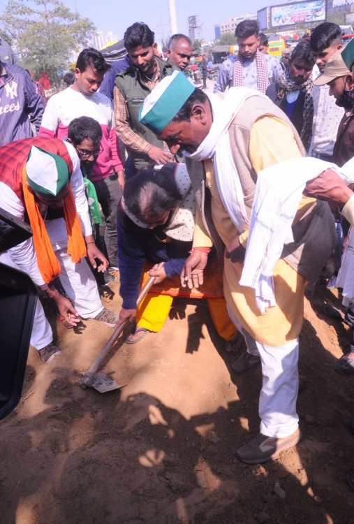 Farmers Protest Chakka Jam Feb 6 817d058057d156bb81c9eac693e9e884 (2)