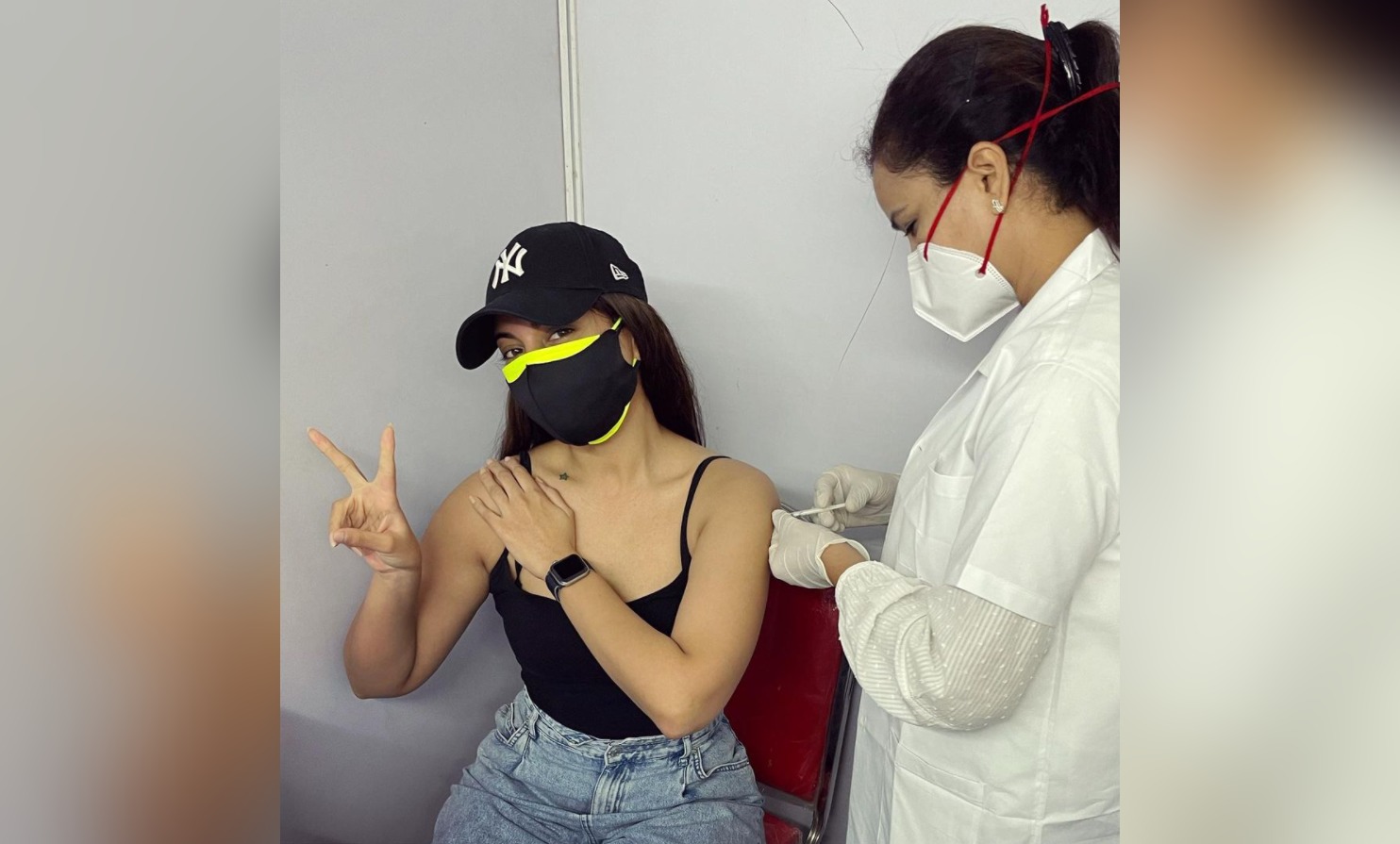 Sonakshi Sinha gets vaccinated