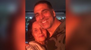 Akshay Kumar with his mother