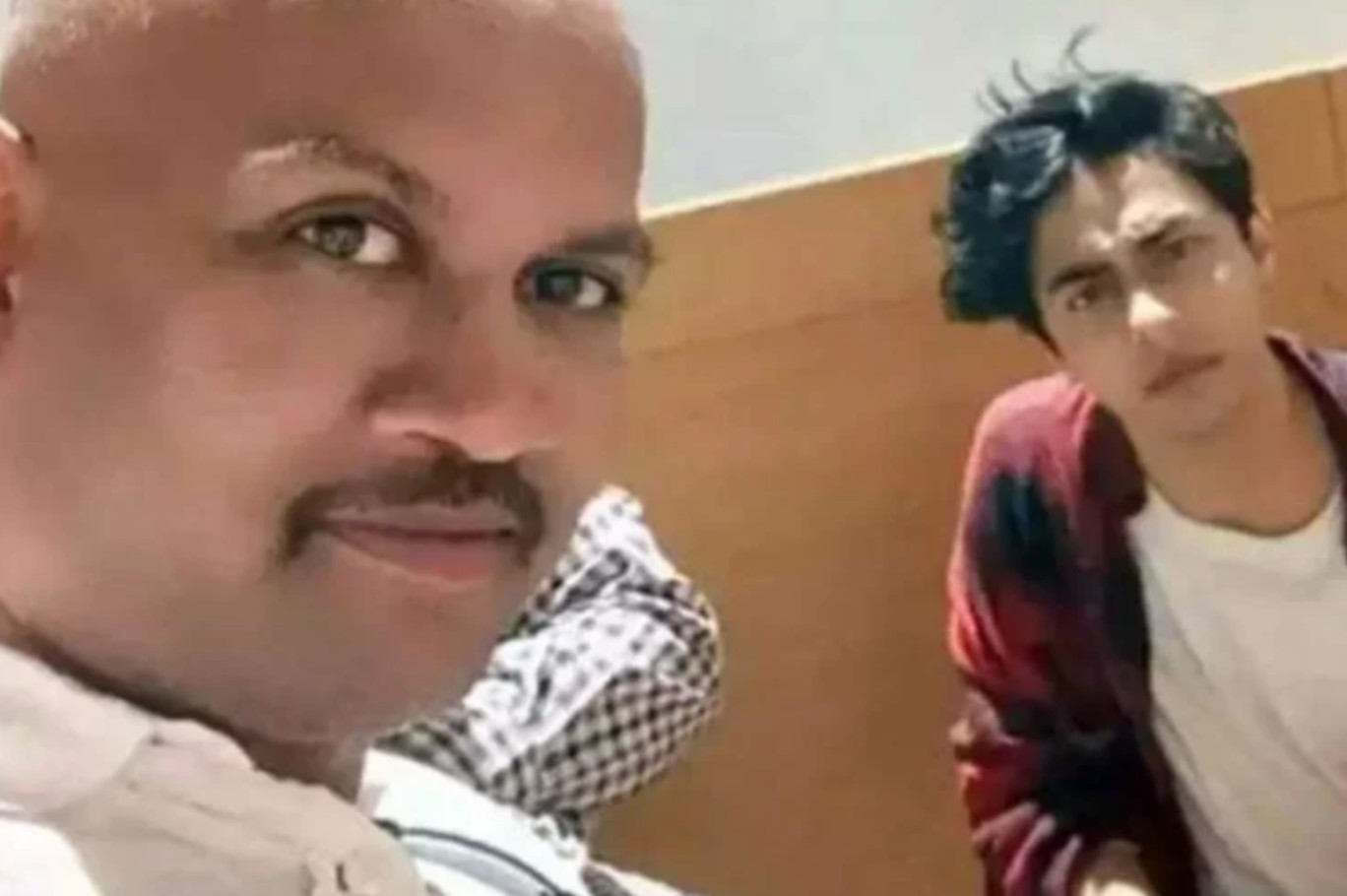 Kiran Gosavi Wih Aryan Khan