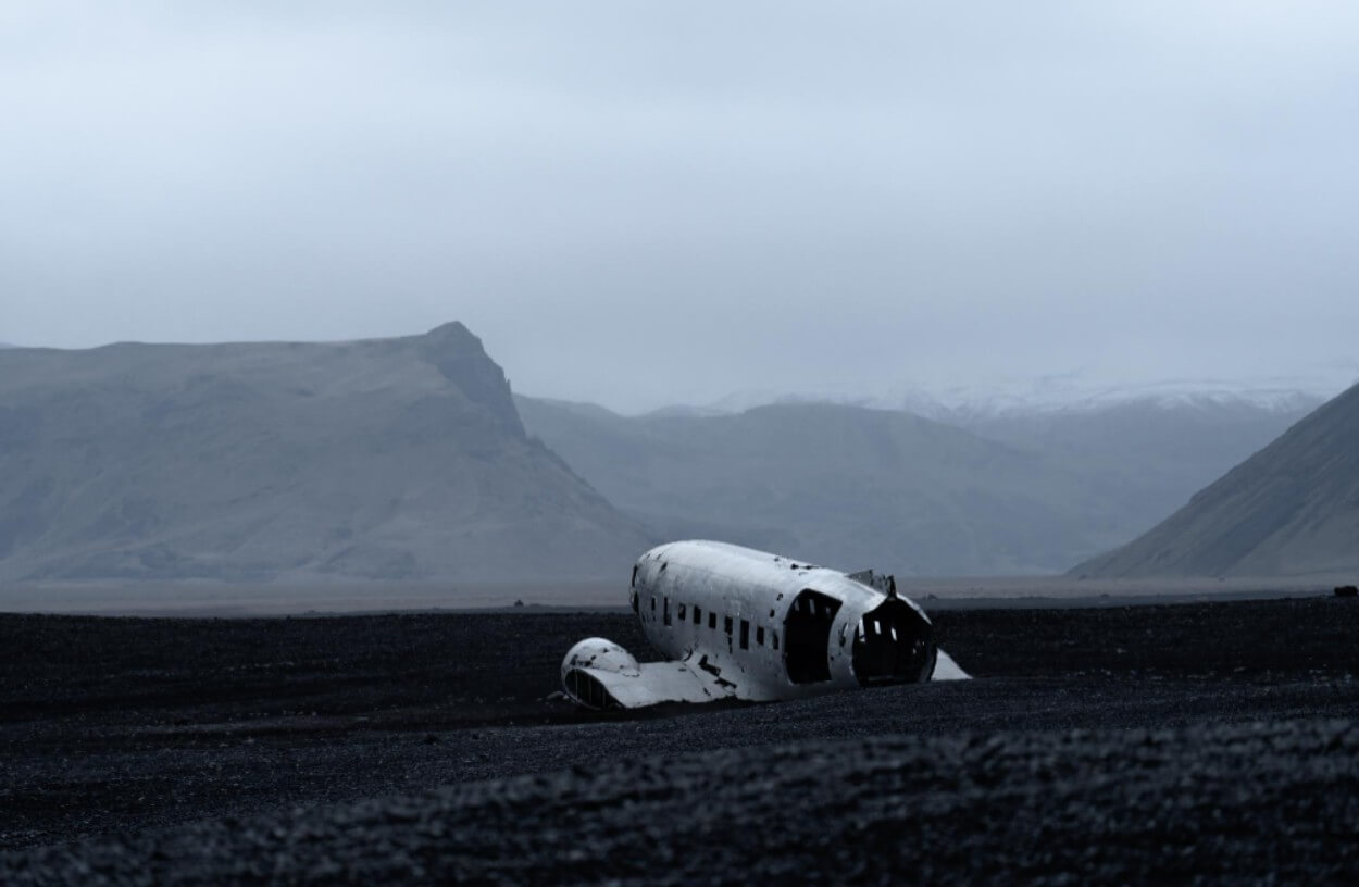 Plane Crash wreck-airplane-iceland-rear-view (1) (1)