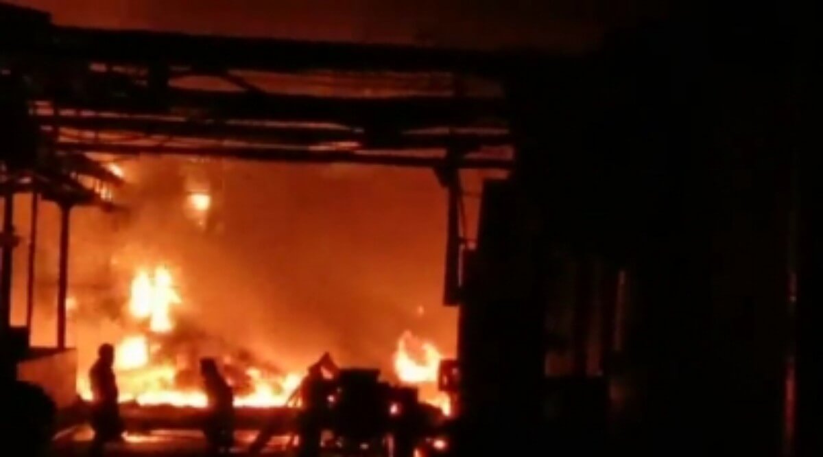 Fire at Chemical factory in Andhra (1)