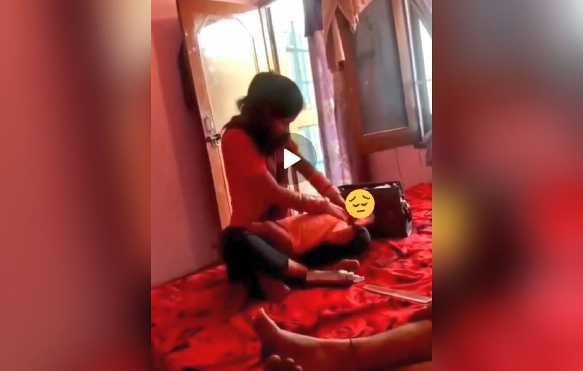 Mother beats up toddler mercilessely (1)