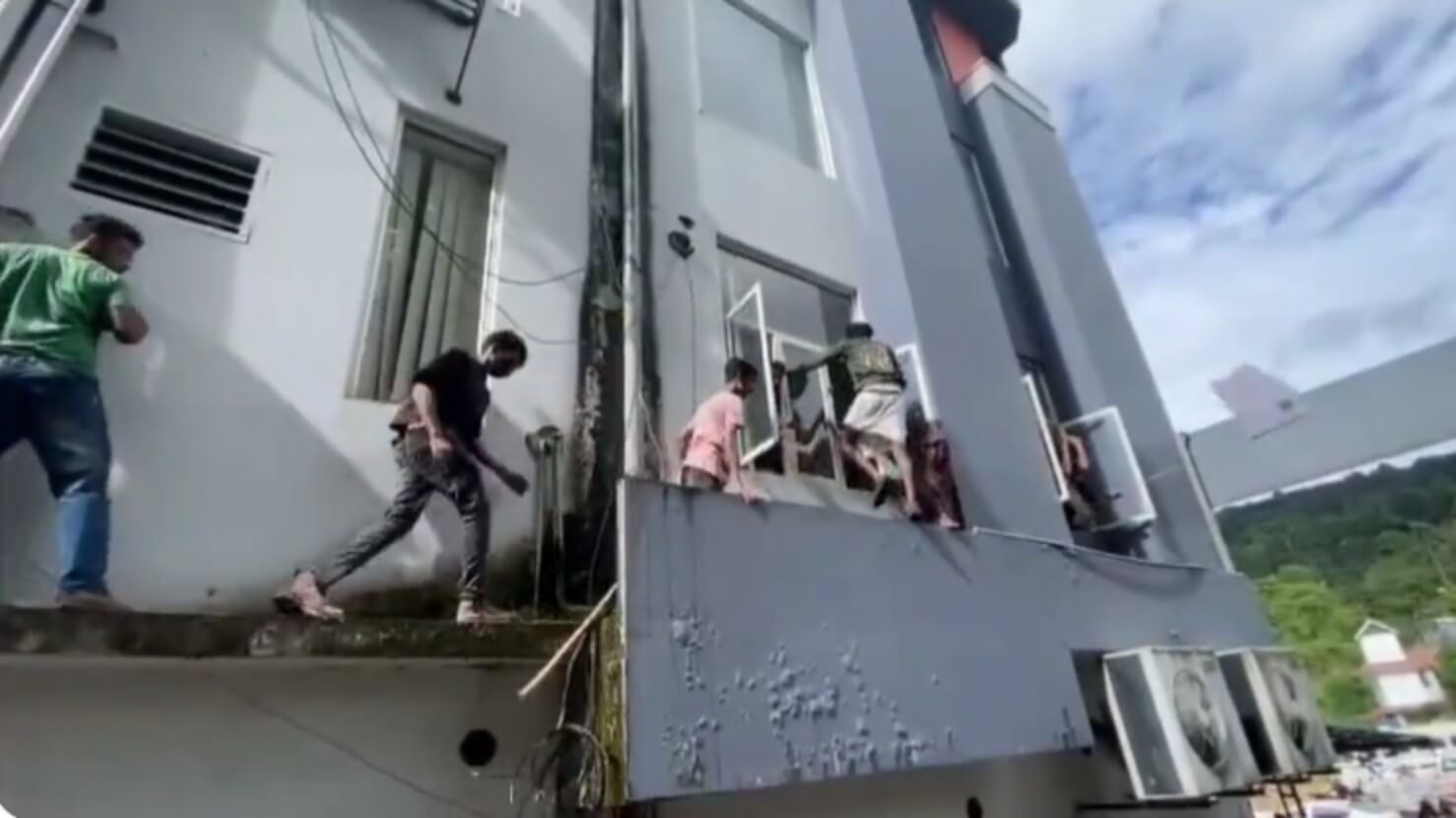 Rahul Gandhi office vandalised in Wayanad (1)