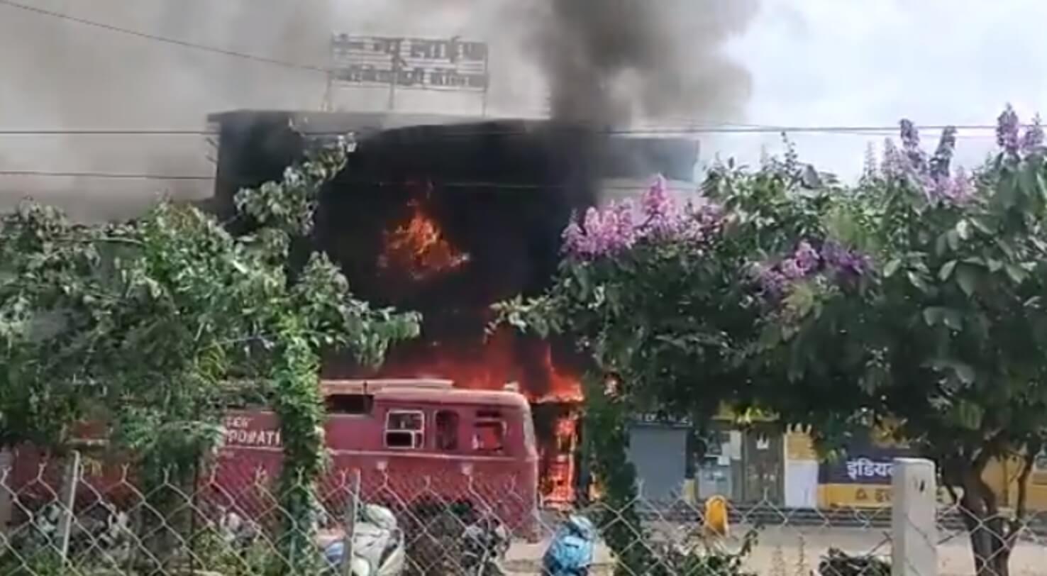 Hospital fire in Jabalpur (1)