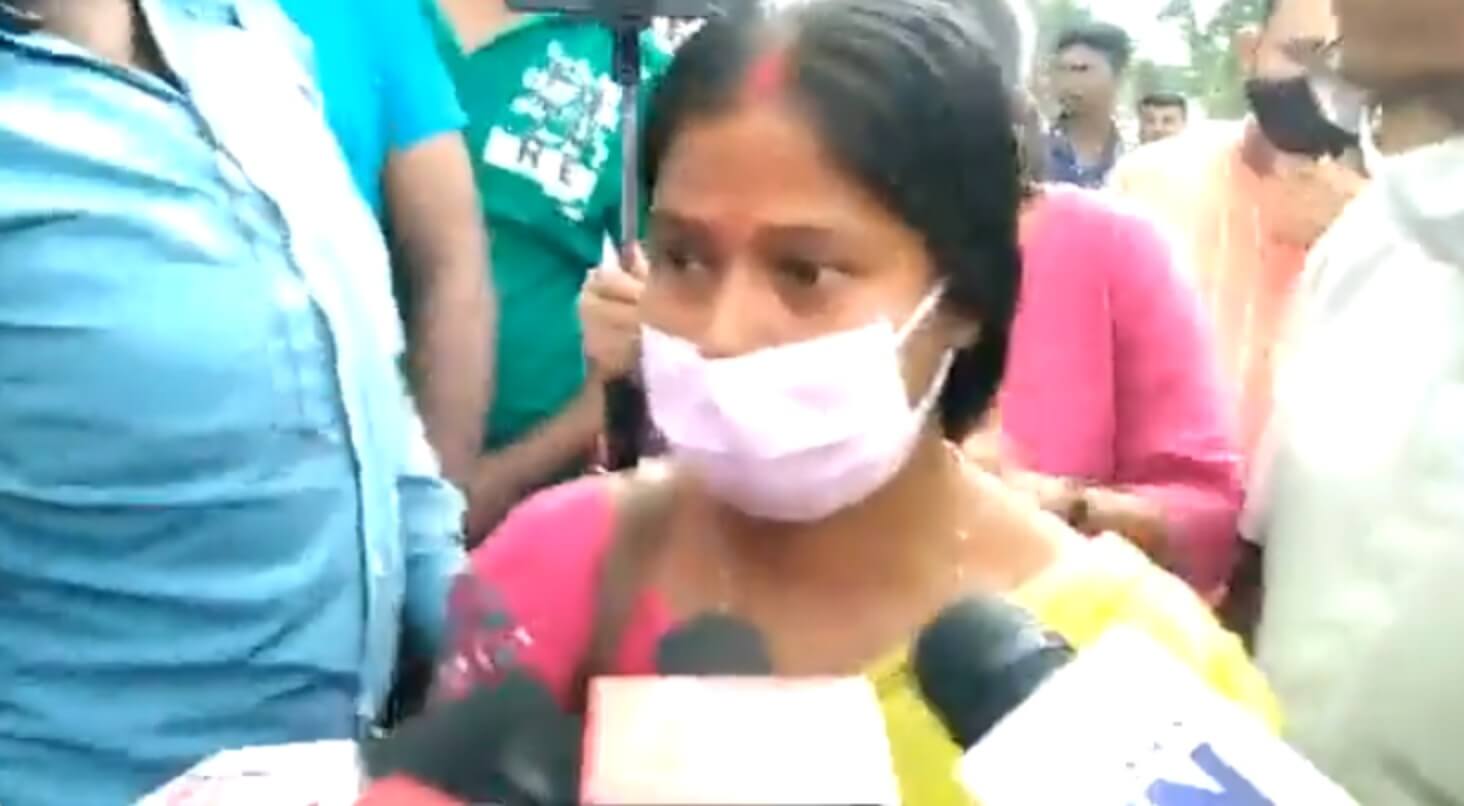 Woman hurls slipper on Partha Chatterjee (1)