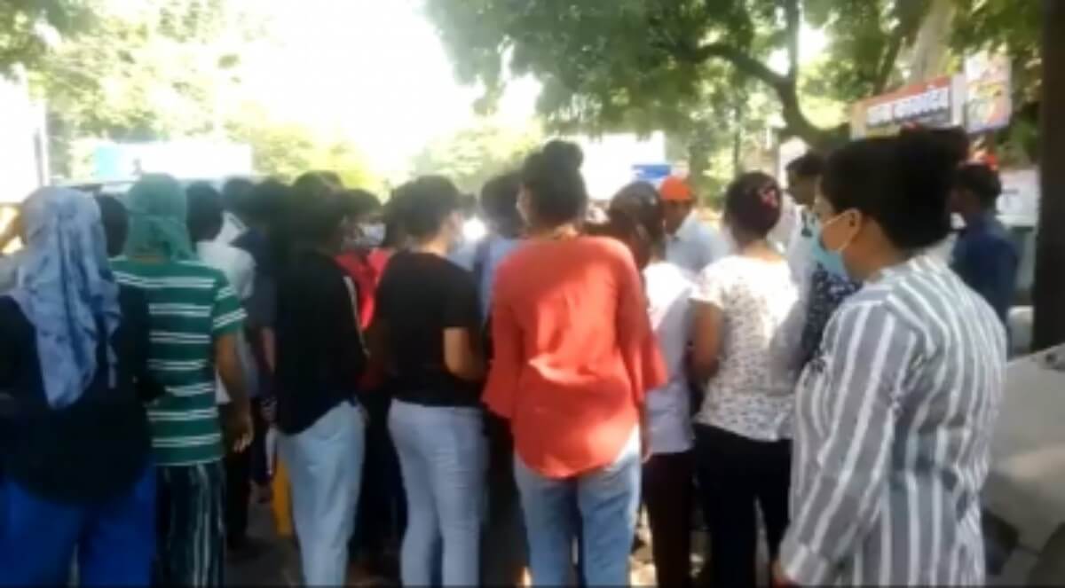 hostel staffer was making video of girl bathing in hostel arrested Kanpur news (1)