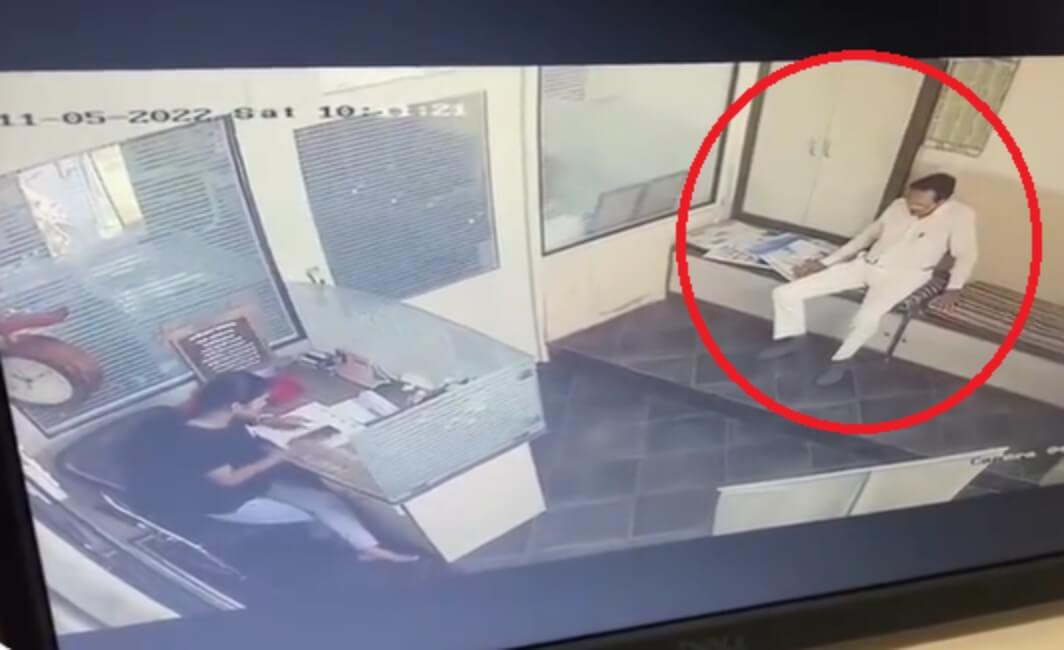 Man suffers heart attack while reading newspaper in Barmer Rajasthan (1)