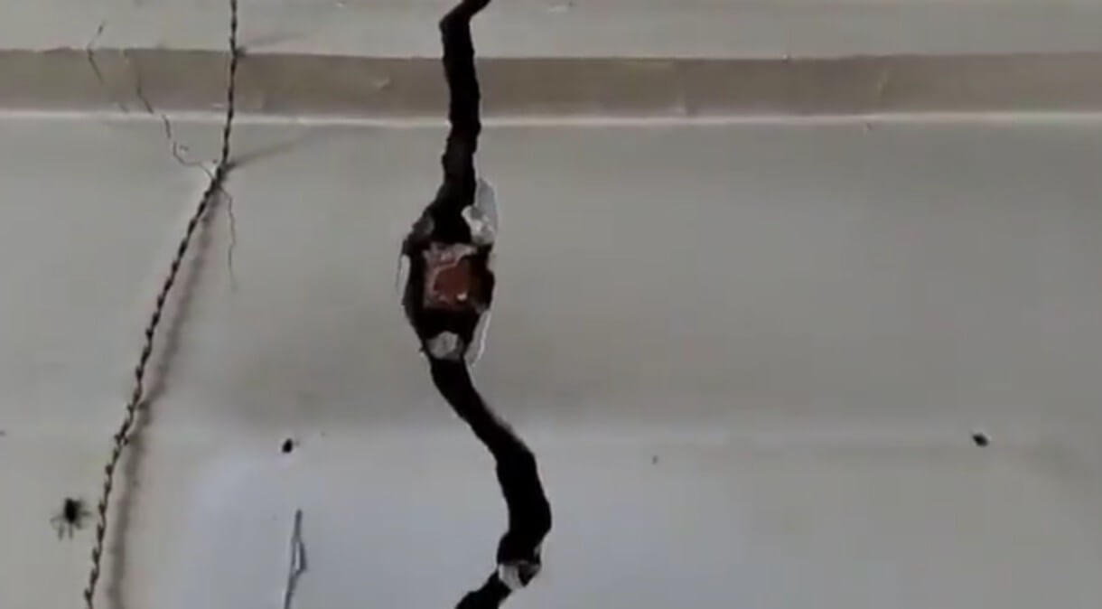 Aligarh cracks (1)