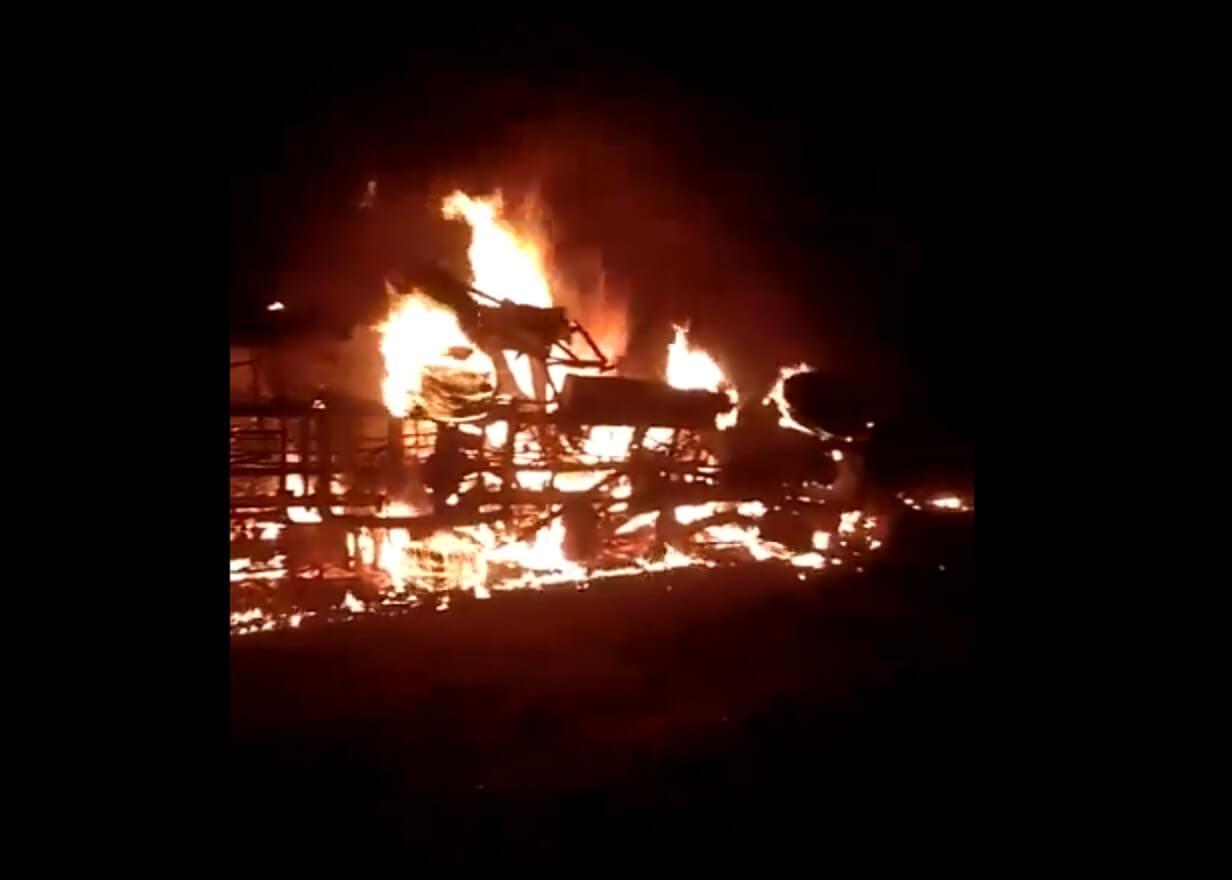 Fire bus catches fire in Guna (1)