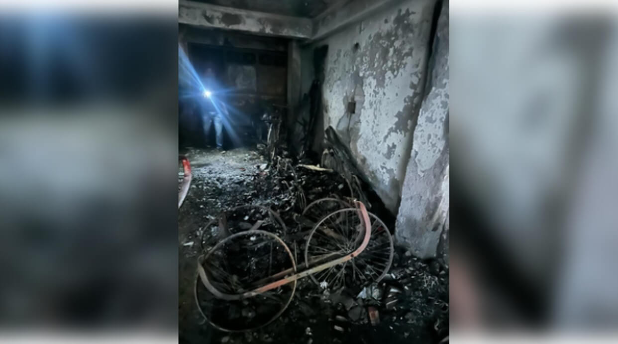 Delhi Two Children Among Four Killed In Fire At Residential Building