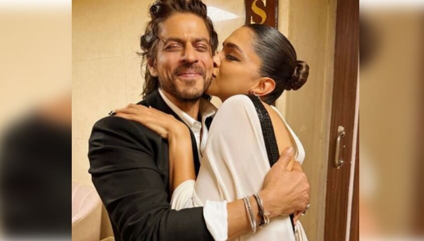 Shahrukh and Deepika IANS (1)