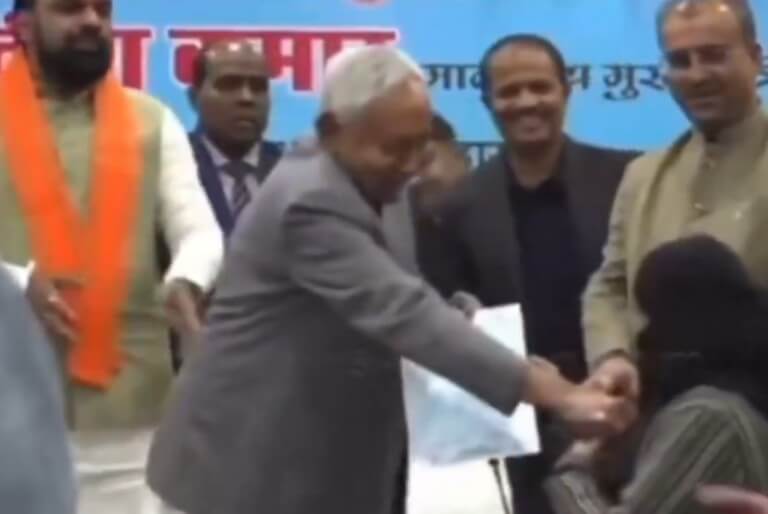 Nitish Kumar removes hijab from womans face (1)